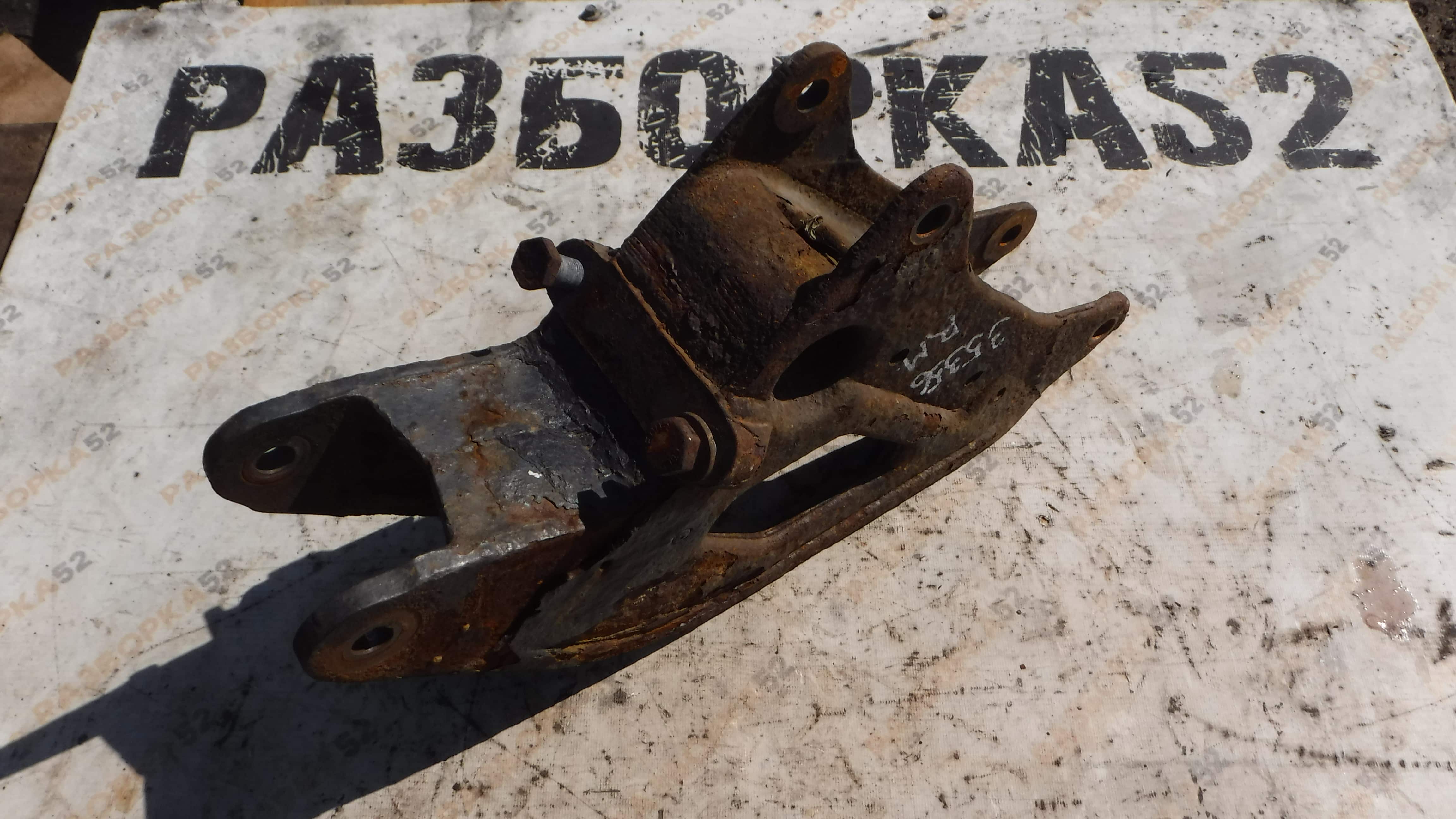 Кран кабины Кронштейн крепления торсиона 5600201306 Рено Магнум Renault Magnum MACK 430